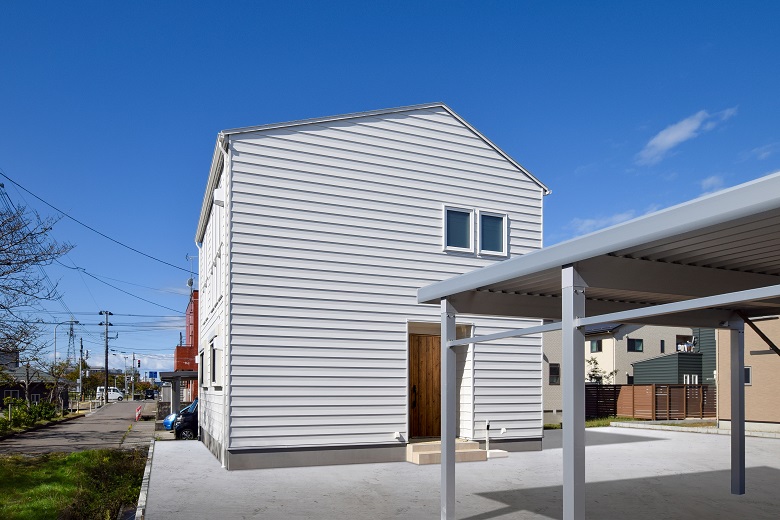 柏崎市錦町6DOORSモデルハウス｜2階リビングから桜を望む家