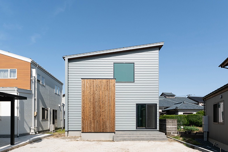 新潟市西区善久モデルハウス｜特大スクリーンでくつろげるハイセンス住宅【完全予約制】