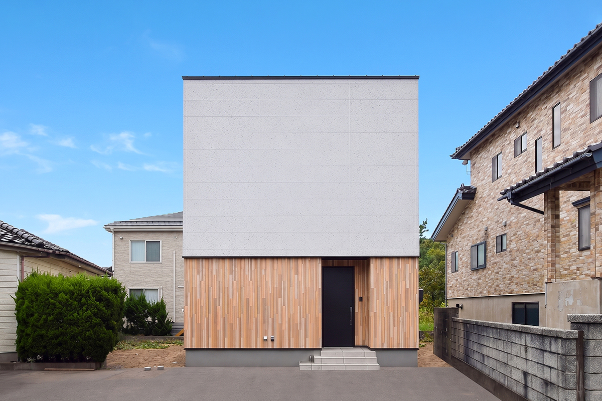木とグレーを基調とした、こだわりの和モダンハウス｜柏崎市
