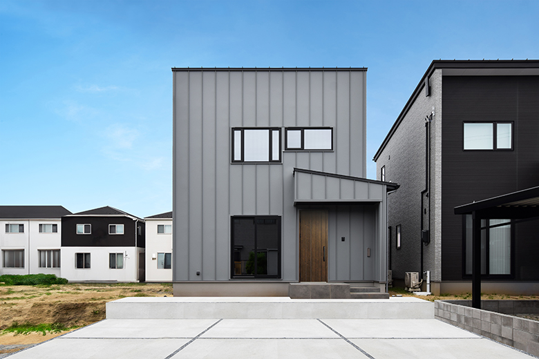 ≪グランドオープン≫新潟市西区鳥原新田モデルハウス｜奇抜な照明が彩るヴィンテージハウス【完全予約制】