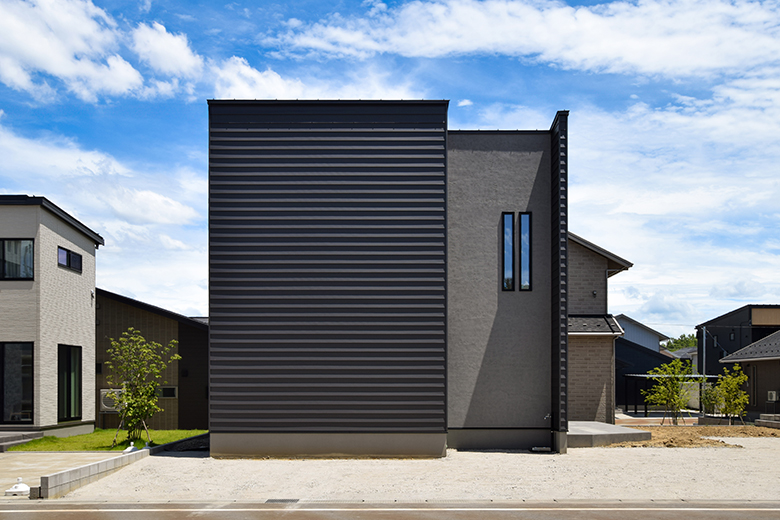 小上がり畳のヌックが心地いい、家族が集う大きなタイルテラスのある家｜長岡市｜W様邸