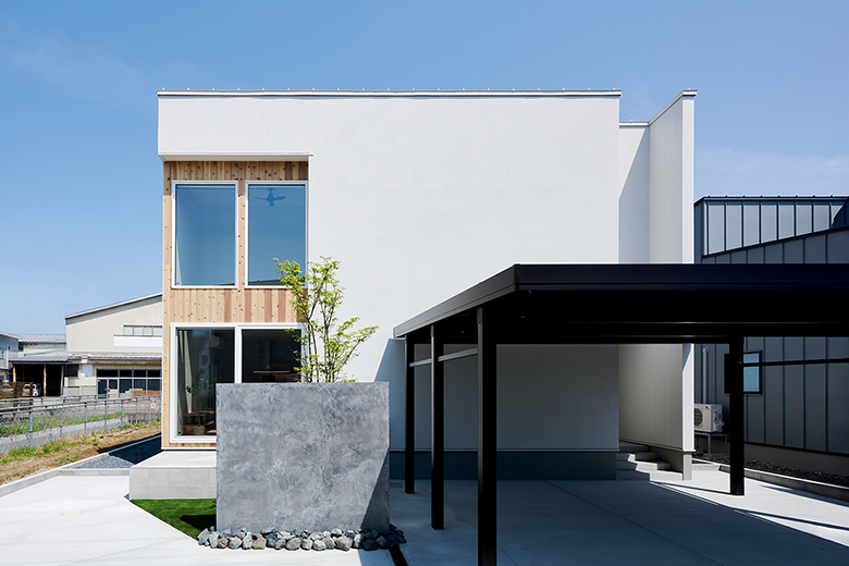 長岡市宝地町モデルハウス｜大開口の開放感×造作家具が彩る上質な住まい